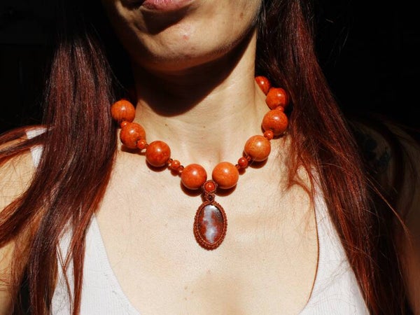 Collar único Chantico con cuentas de Coral Bambú y Ágata crazzy lace.