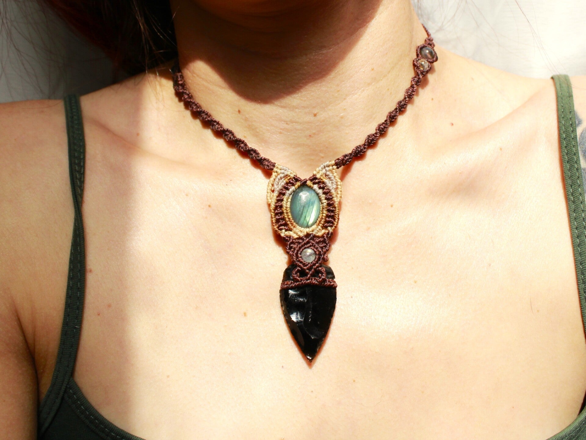 Collar ''Hestia'' con Labradoritas, flecha de Obsidiana y Citrino.