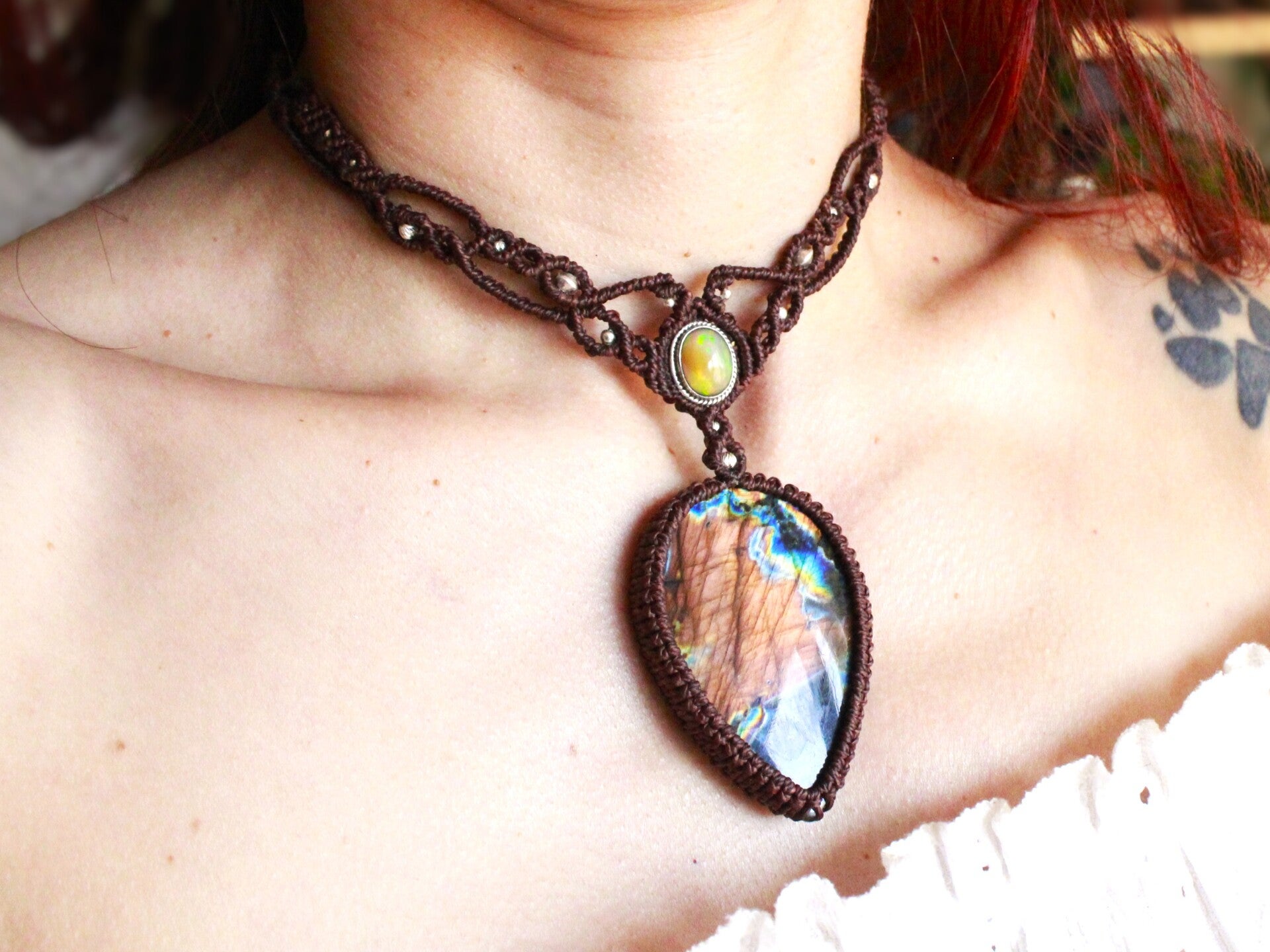 Gargantilla o Collar ''Ra'' con Ópalo de fuego etíope y Espectrolita multicolor. Plata de Ley