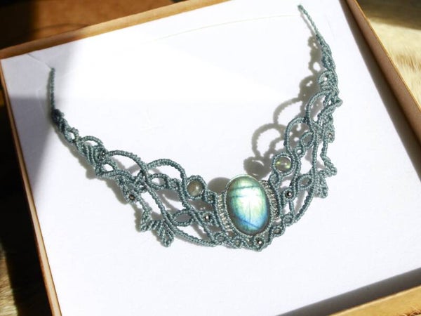 Collar, gargantilla o tiara Winds con Labradorita azul.