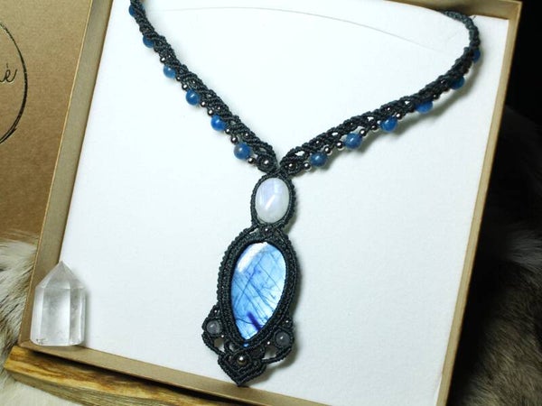✨Pedido personalizado Tamara. Collar ''Nubes azules'' con Piedra Luna, Labradorita y cuentas de Apatita.