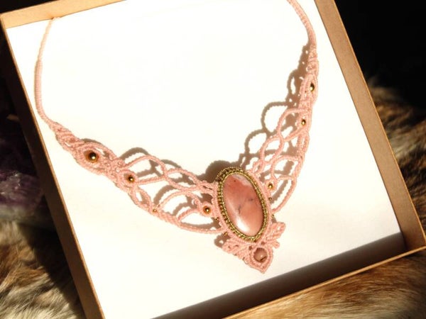 Collar Milda con Ópalo Rosa.
