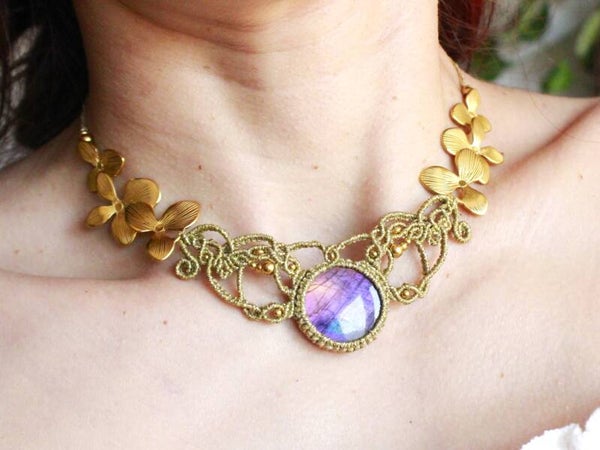 Collar único ''Filia Lunae'' con Espectrolita púrpura.