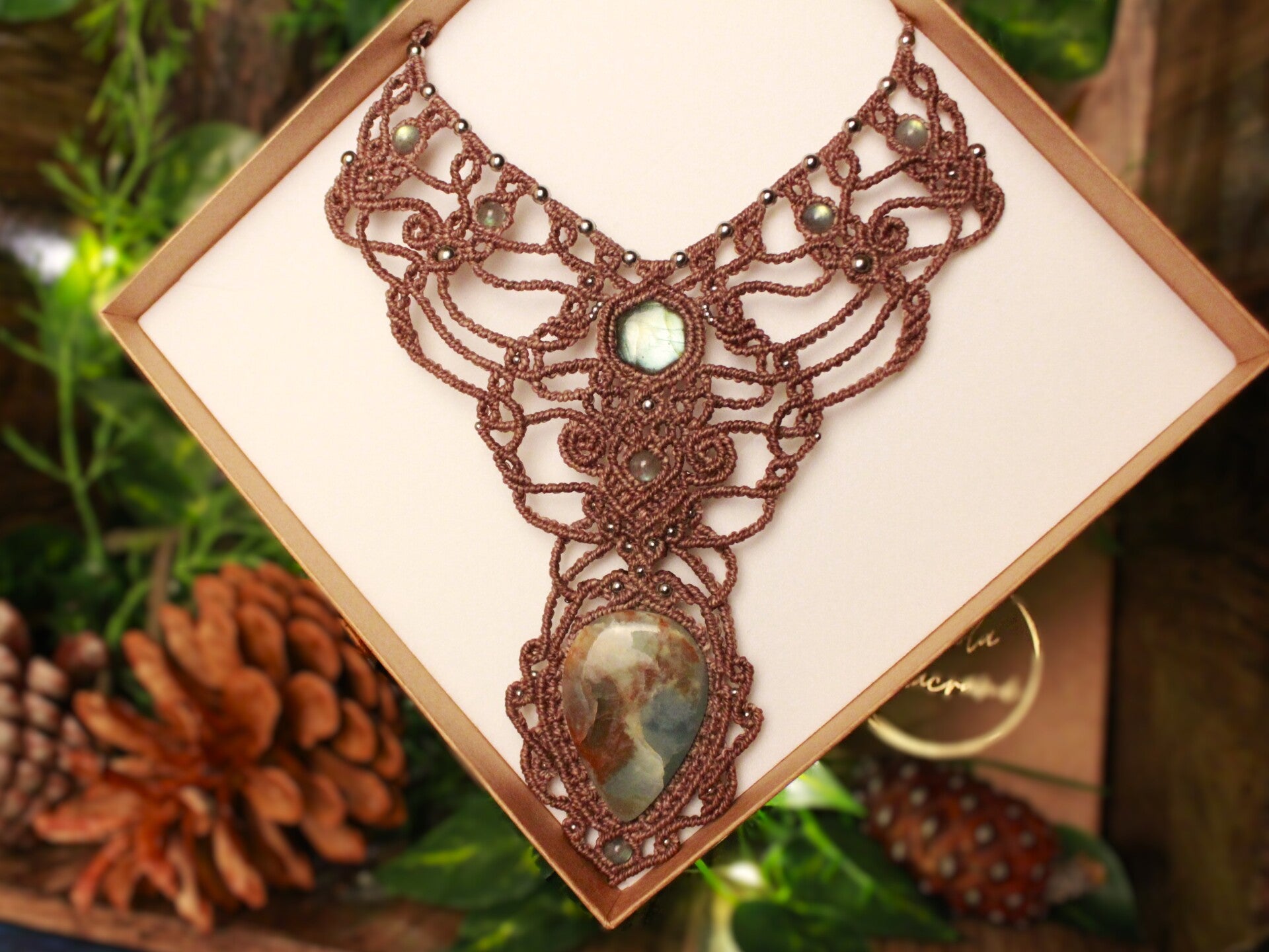 Collar Shandalar único con Ónix Cielo y Labradoritas - Colección Mujer Medicina.