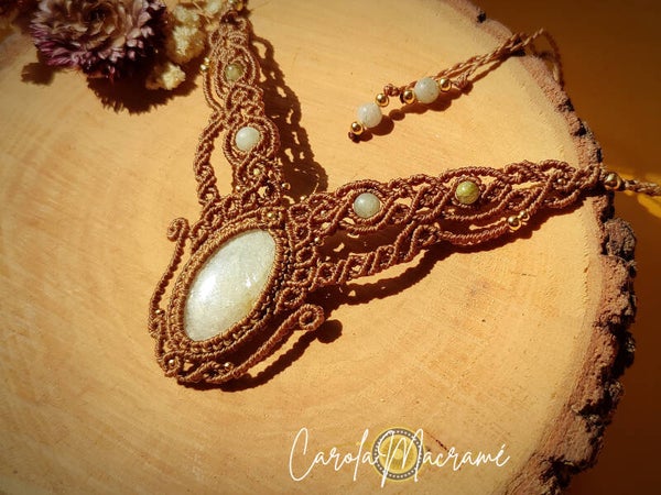 Collar de macramé ''Shal'dorei'' con Piedra Luna Belomorita.