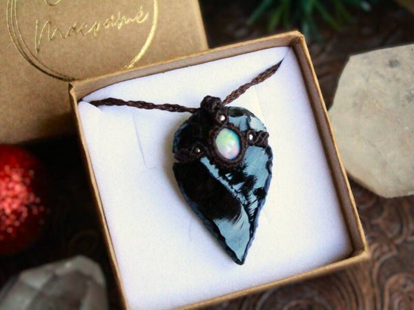 Collar flecha de Obsidiana mexicana y Ópalo de fuego etíope