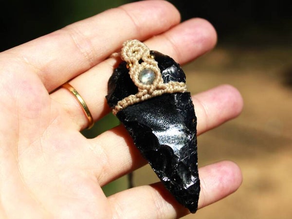 Collar flecha de Obsidiana mexicana grande y Labradorita.