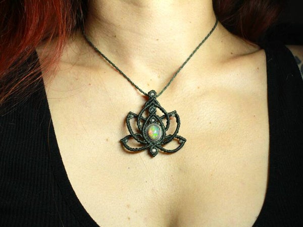 ✨Pedido personalizado Ester - Colgante ''Lotus'' con Ópalo etíope y Labradoritas. Plata de Ley.