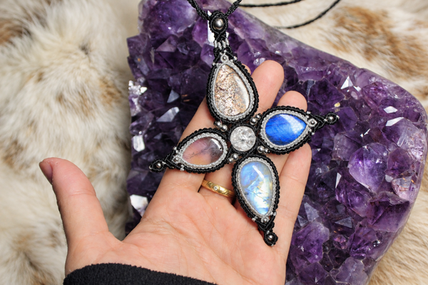 🌈 Colgante único Fleur de Fée con Iolita confeti, Labradorita, Piedra Luna, Ametrino y Cuarzo Arcoíris..