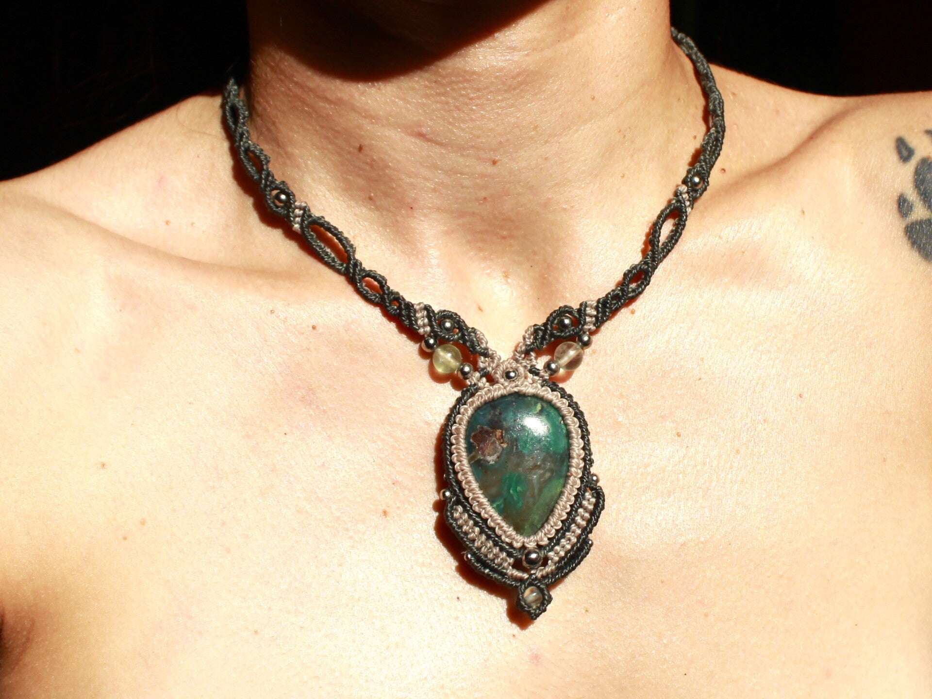 Gargantilla o collar Swamp con Aquaprase y cuentas de Fluorita.