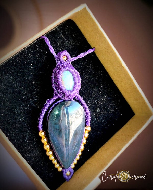 Collar ''Alianza'' con Ópalo Australiano y Obsidiana Manto Huichol (morado)