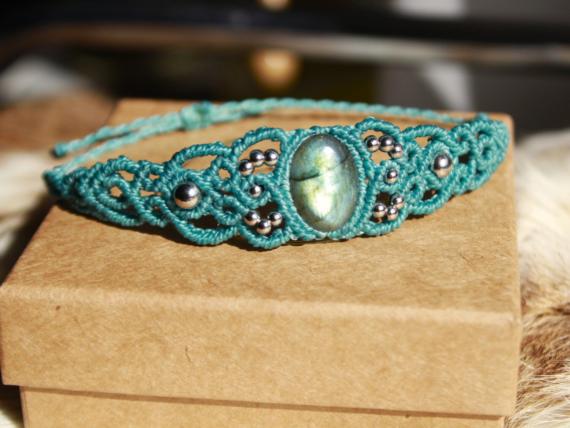 Pulsera con Labradoritas. Turquesa.