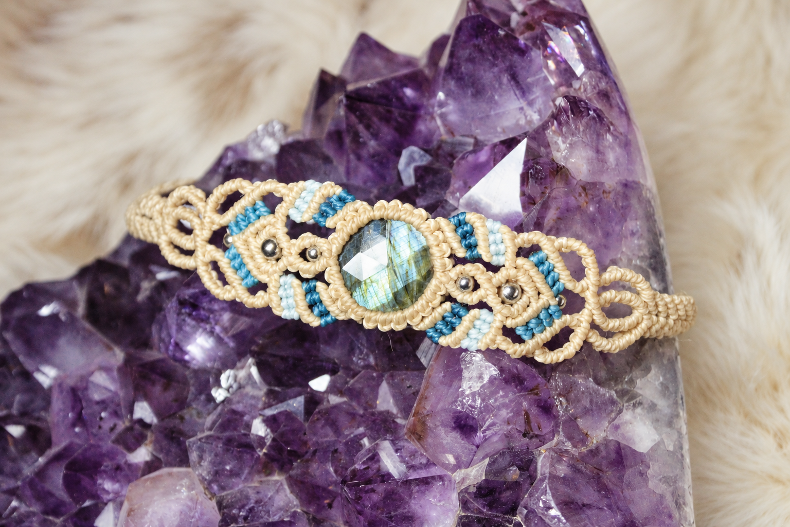 🌈 Pulsera brazalete con Labradorita facetada