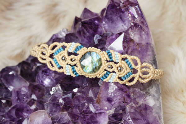 🌈 Pulsera brazalete con Labradorita facetada
