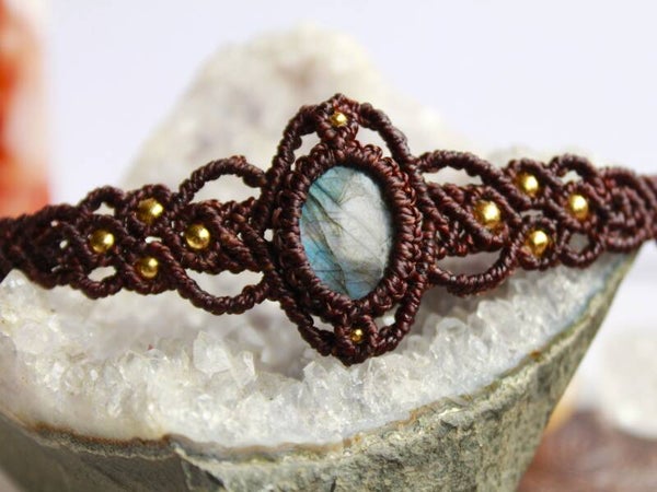 Pulsera con Labradorita. Marrón chocolate.