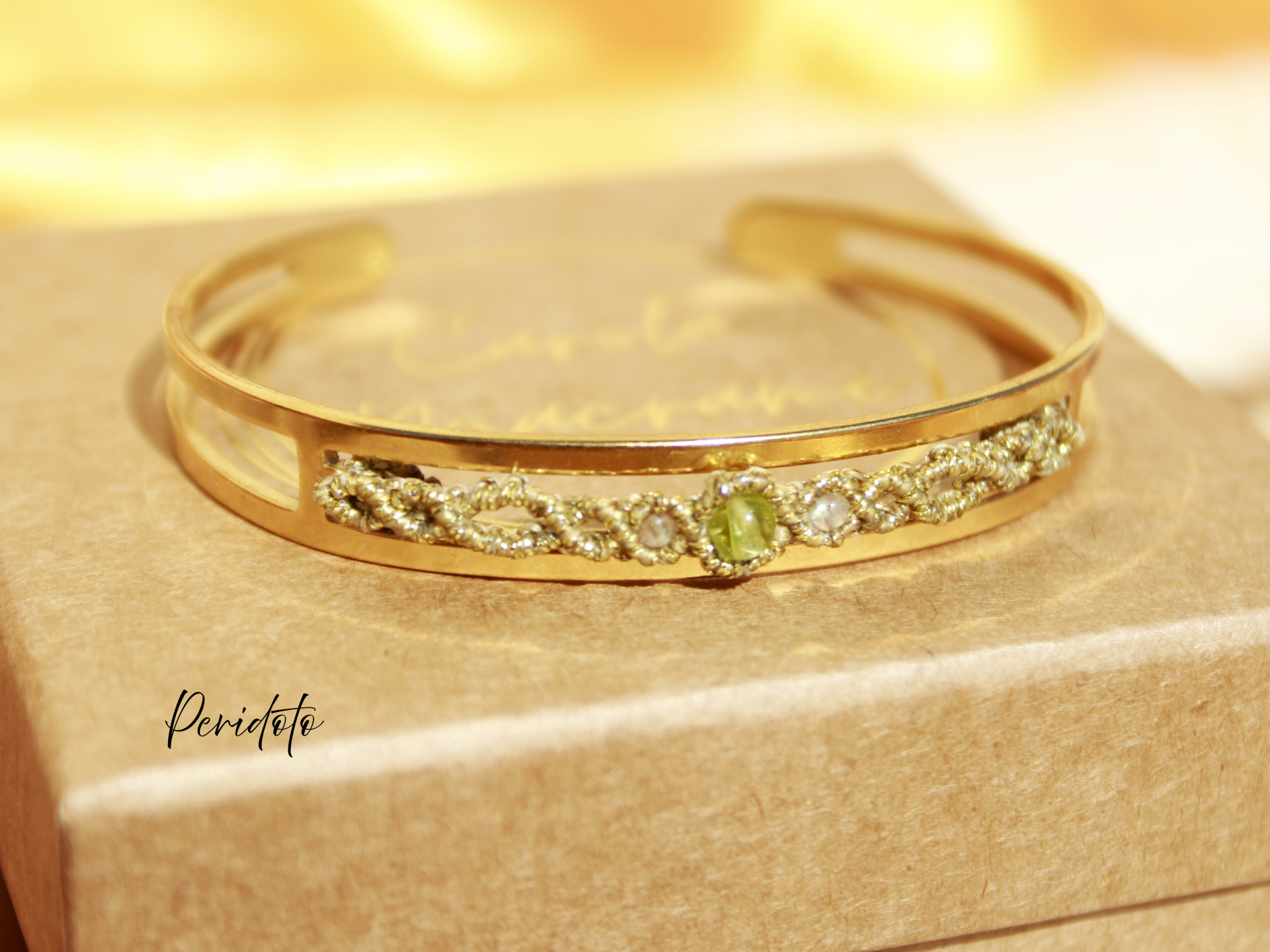 Pulseras Nefertiti: Granate, Ojo de Tigre y Peridoto. Baño de oro.
