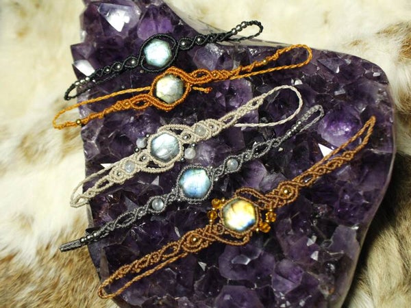 Pulseras de Edición Limitada con Labradorita hexagonal.