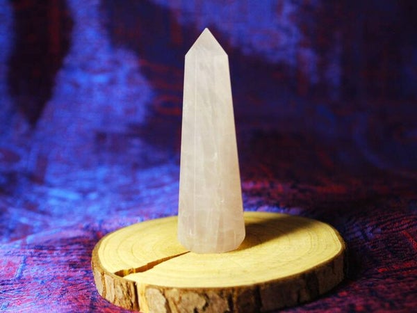 Punta de Cuarzo Rosa de 8 caras. Pulido. 💎