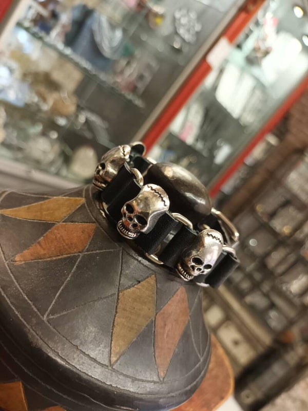 Bracelet cuir et skull