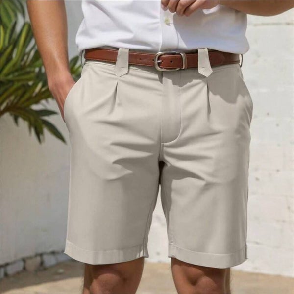Pantaloncini da uomo slim fit a gamba dritta, ideali per un look business casual.
