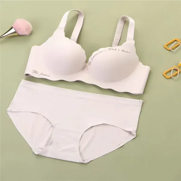 Intimo da ragazza contenitivo per seno piatto, body volumizzante