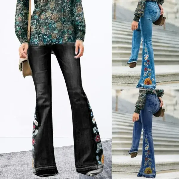 Pantaloni svasati in denim con ricami