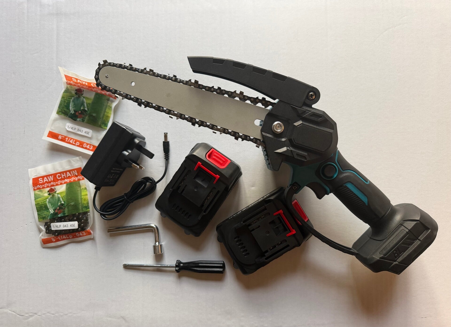 Cordless mini chainsaw