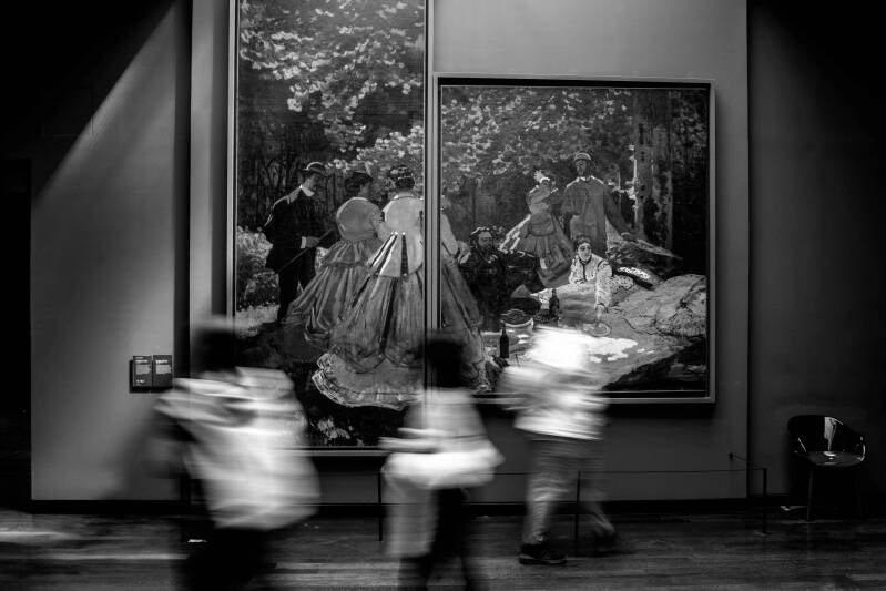 how do we look at art?, Habip Kocak documents art and people looking at art,