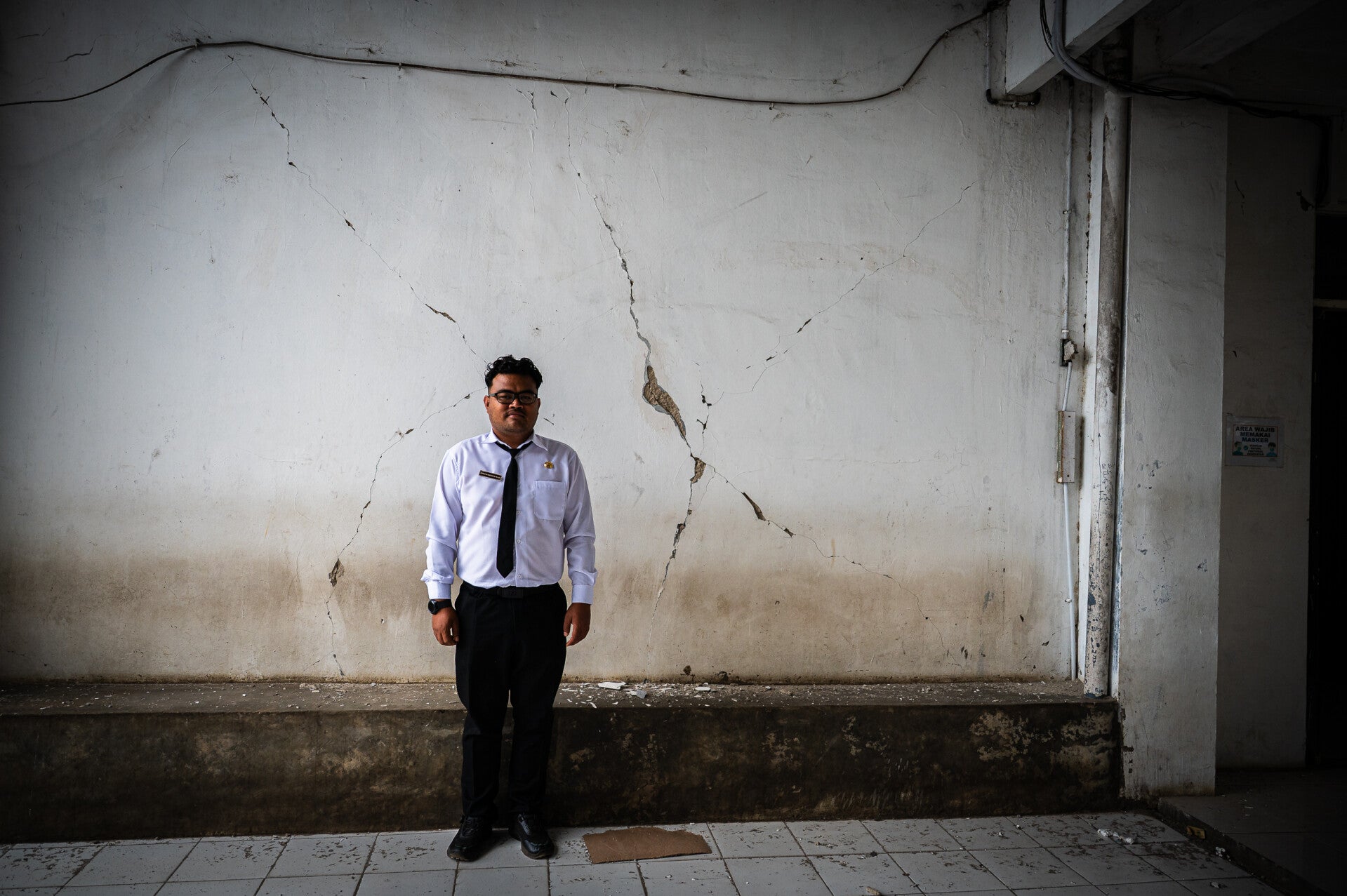 Italian documentary photographer Davide Turbino takes us to indonesia and reports on the aftermath of the earthquake,