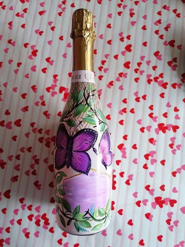 Handbeschilderde fles wijn