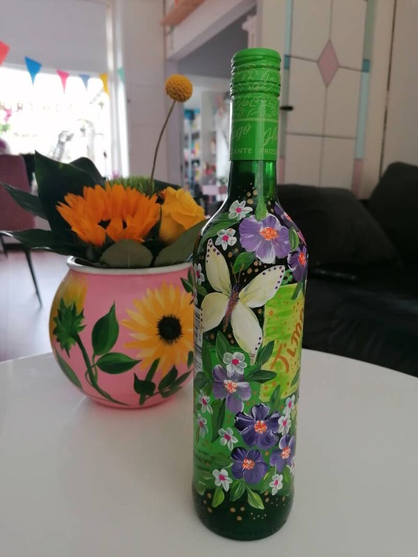 Handbeschilderde fles wijn