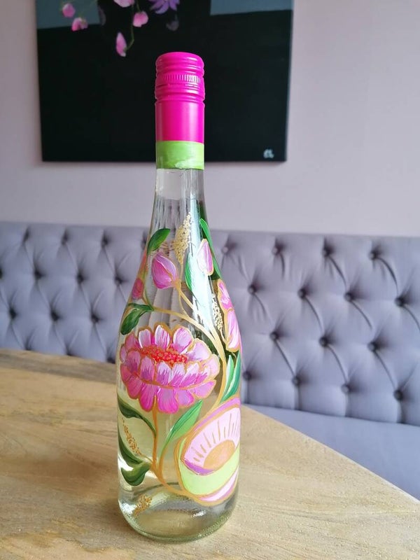 Handbeschilderde fles wijn