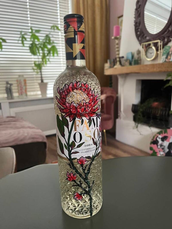 Handbeschilderde fles witte wijn  🌼🌺