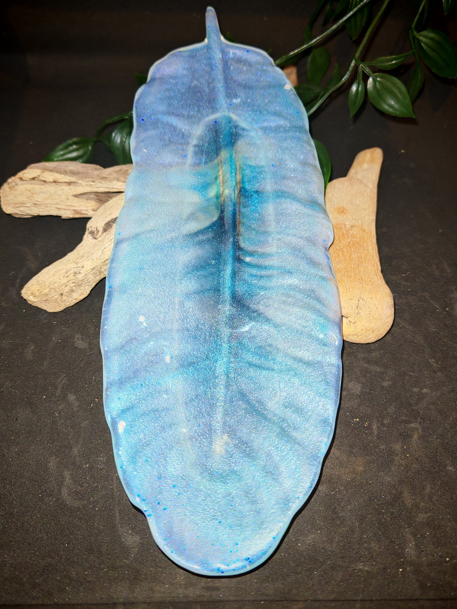 Plateau feuille blanc et bleu nacré