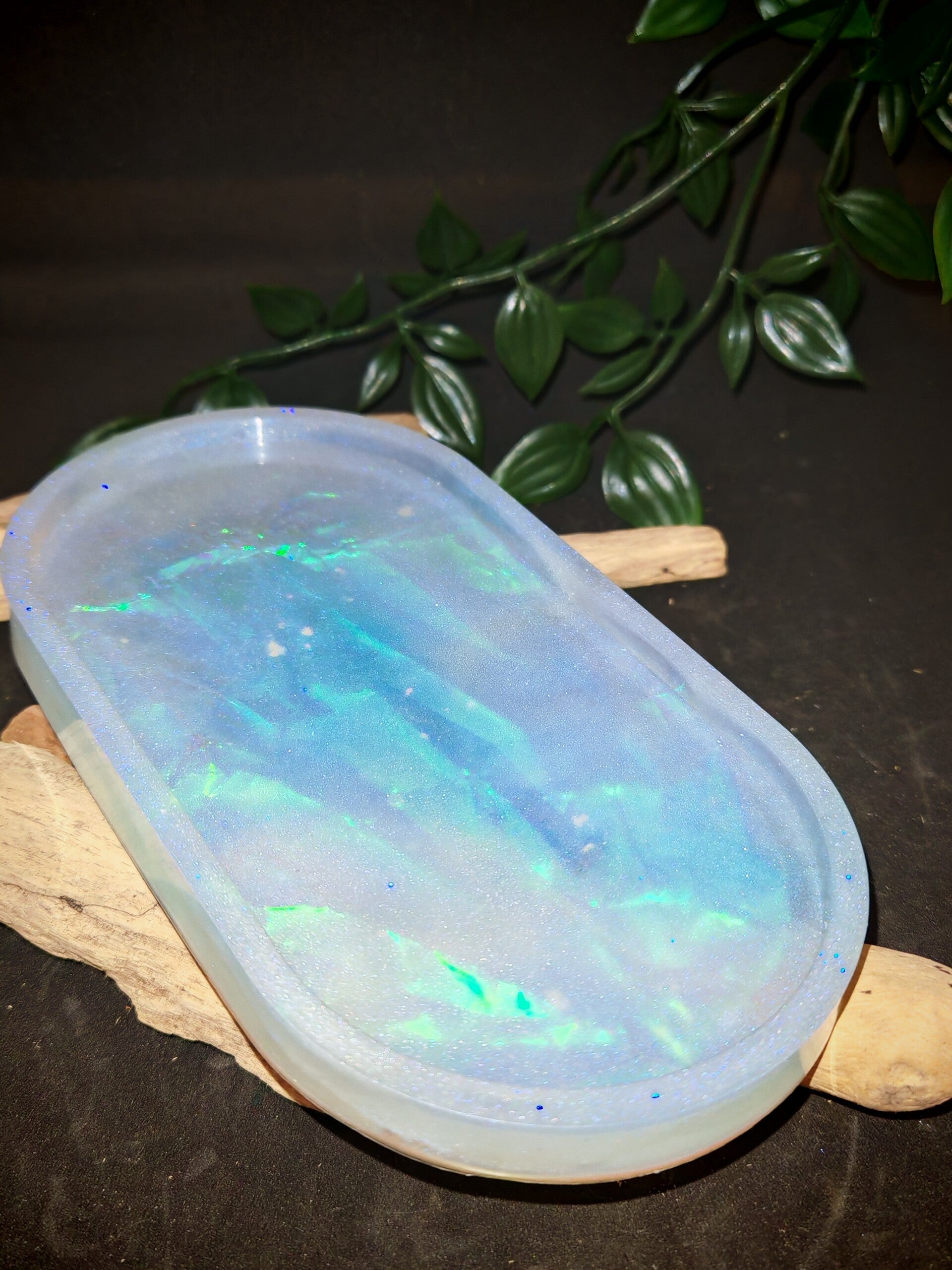 Petit plateau ovale holographique bleu