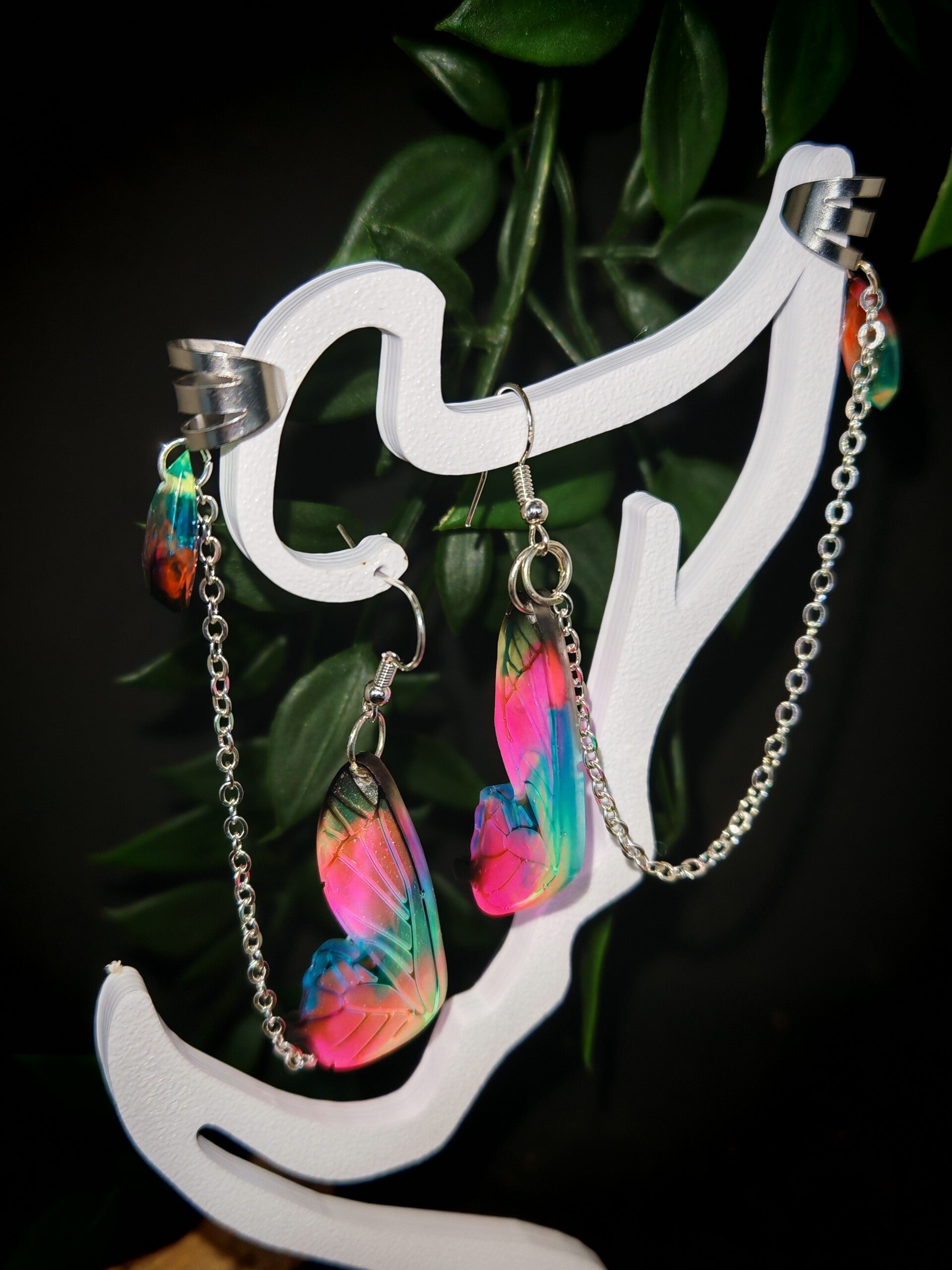 Boucle d'oreille Aillia bleue, rose, verte avec chainette lobe