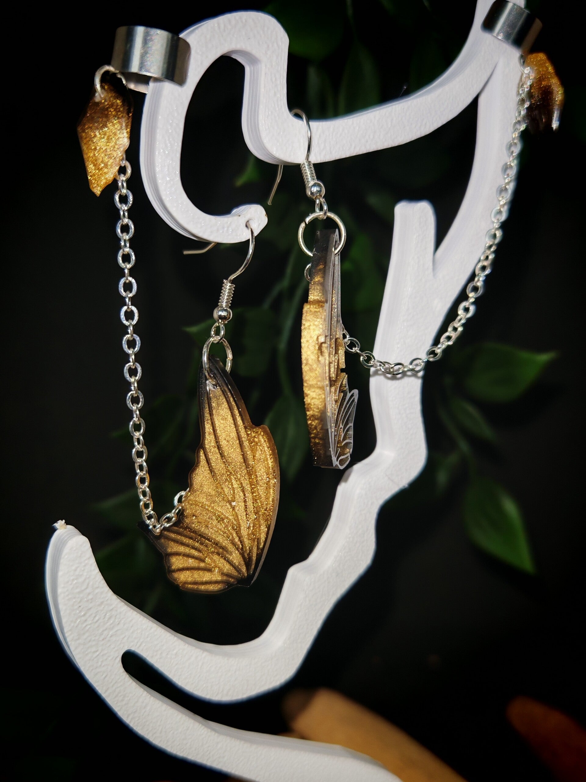 Boucle d'oreille Aillia dorée et noir avec chainette lobe