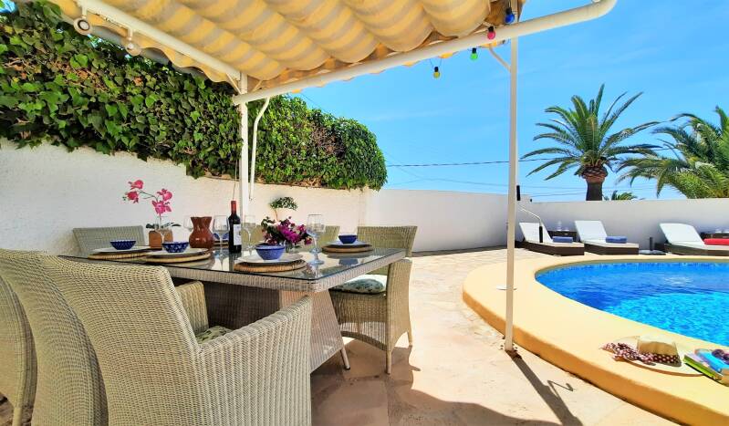 Villa Alegria Moraira buitentafel zwembad 
