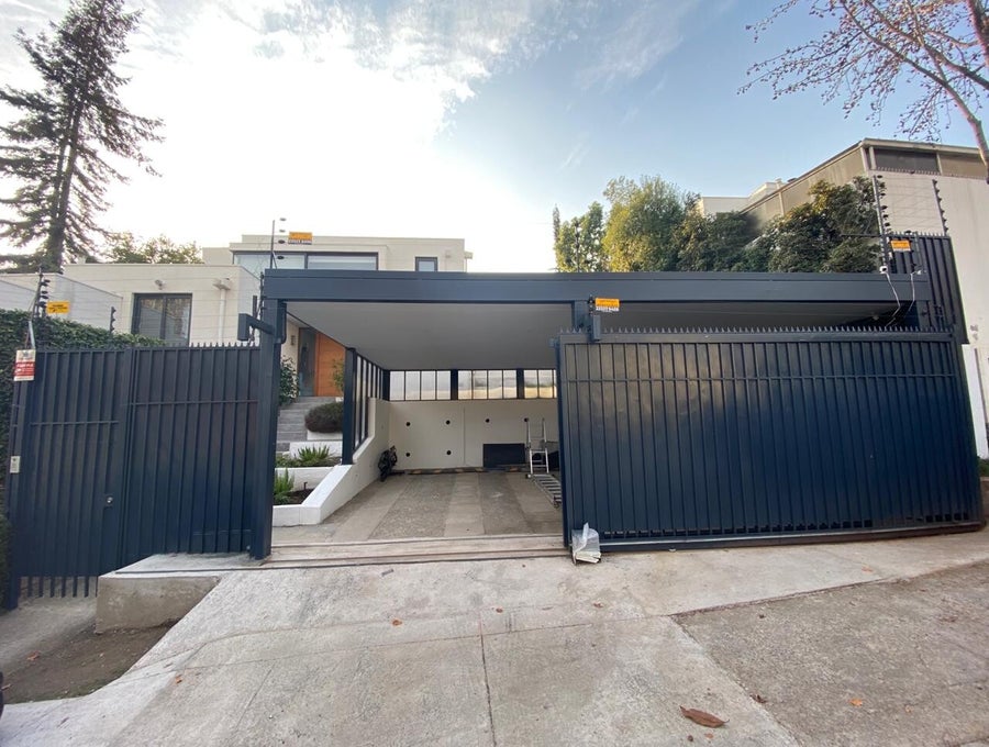 Cobertizo, quincho y piscina