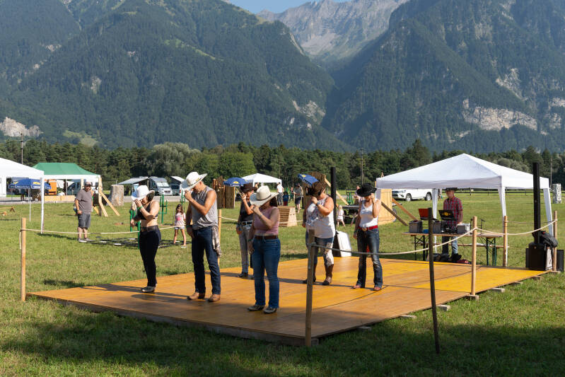 line-dance-wartau-auftritt-standard.jpg