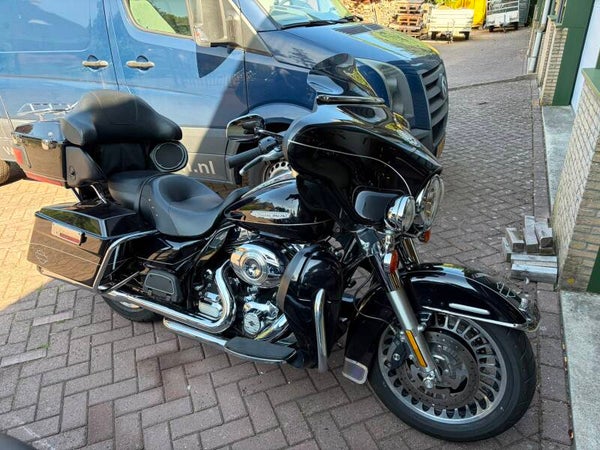 Harley-Davidson FLHTK electra glide utra limited 63d mls
