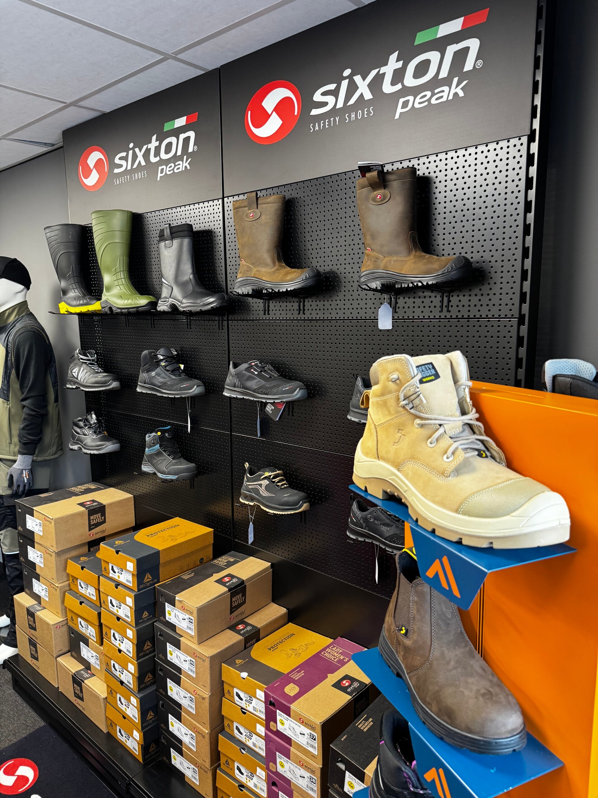 LS WORKS WERKSCHOENEN IN ALMERE