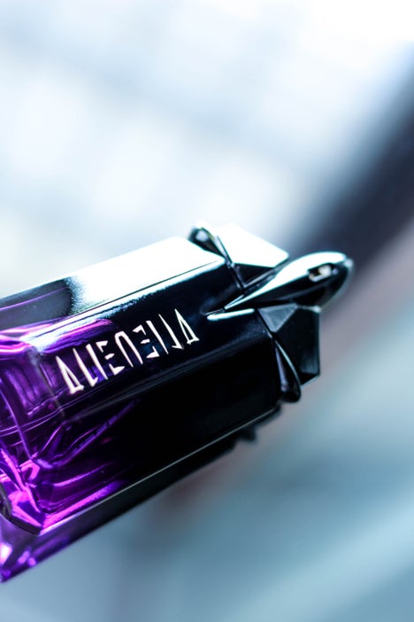 Refillable Mugler perfume bottle β Alien Extraintense with metallic reflection