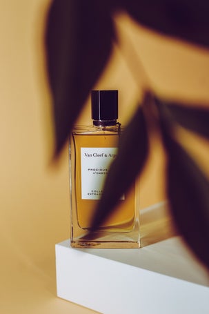 Van Cleef & Arpels Precious Oud perfume