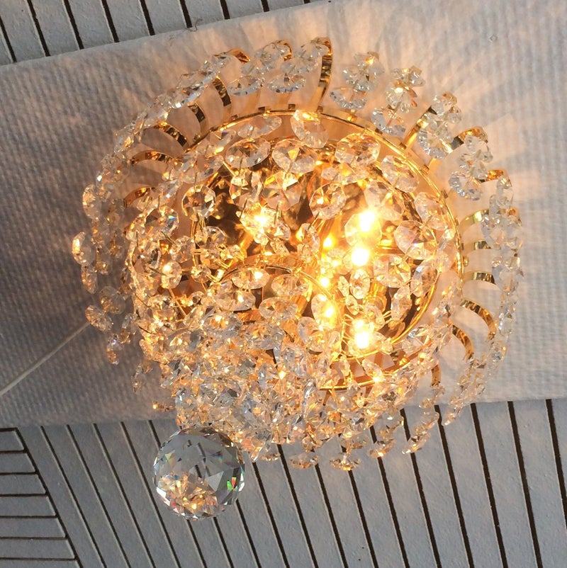 Allure voor op uw toilet, overloop of kleine hal met deze kristal plafonierre van 25 cm