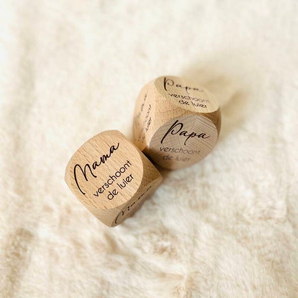 Dobbelsteen 'papa/mama verschoont de luier'