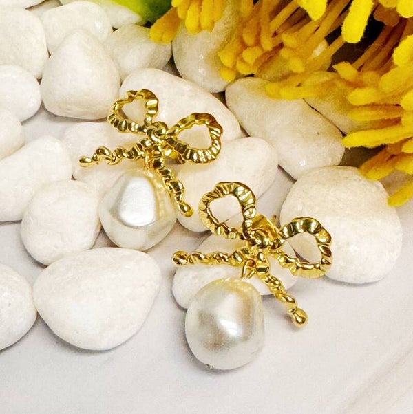Bow pearl earrings