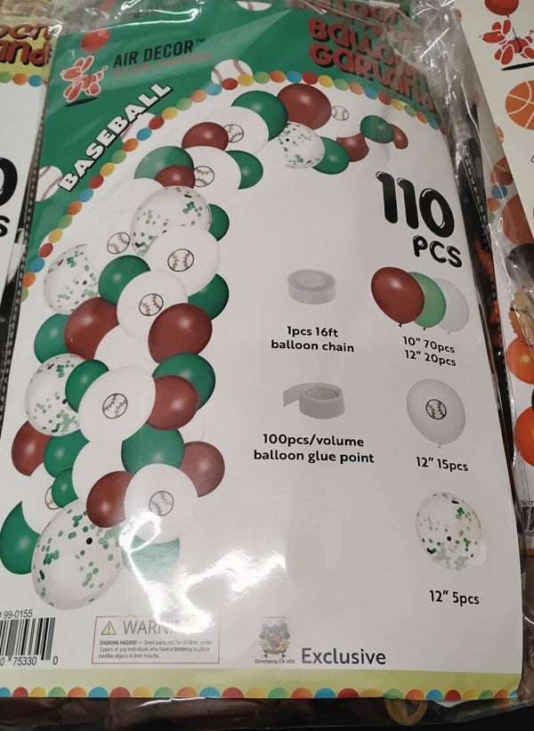 DYI Sports Themed Balloon Garland Baseball