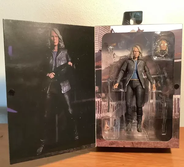 Halloween 2018 Ultimate Laurie Strode 7-Inch Scale Figure