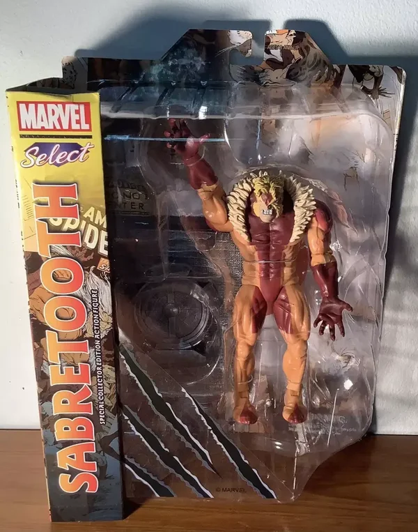 SABRETOOTH MARVEL DIAMOND SELECT FIGURE